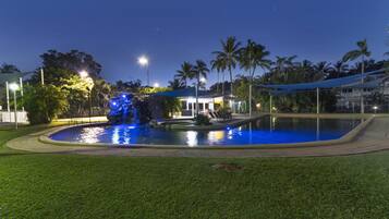 Kolam renang outdoor