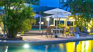 Kolam renang outdoor