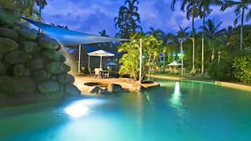 Kolam renang outdoor