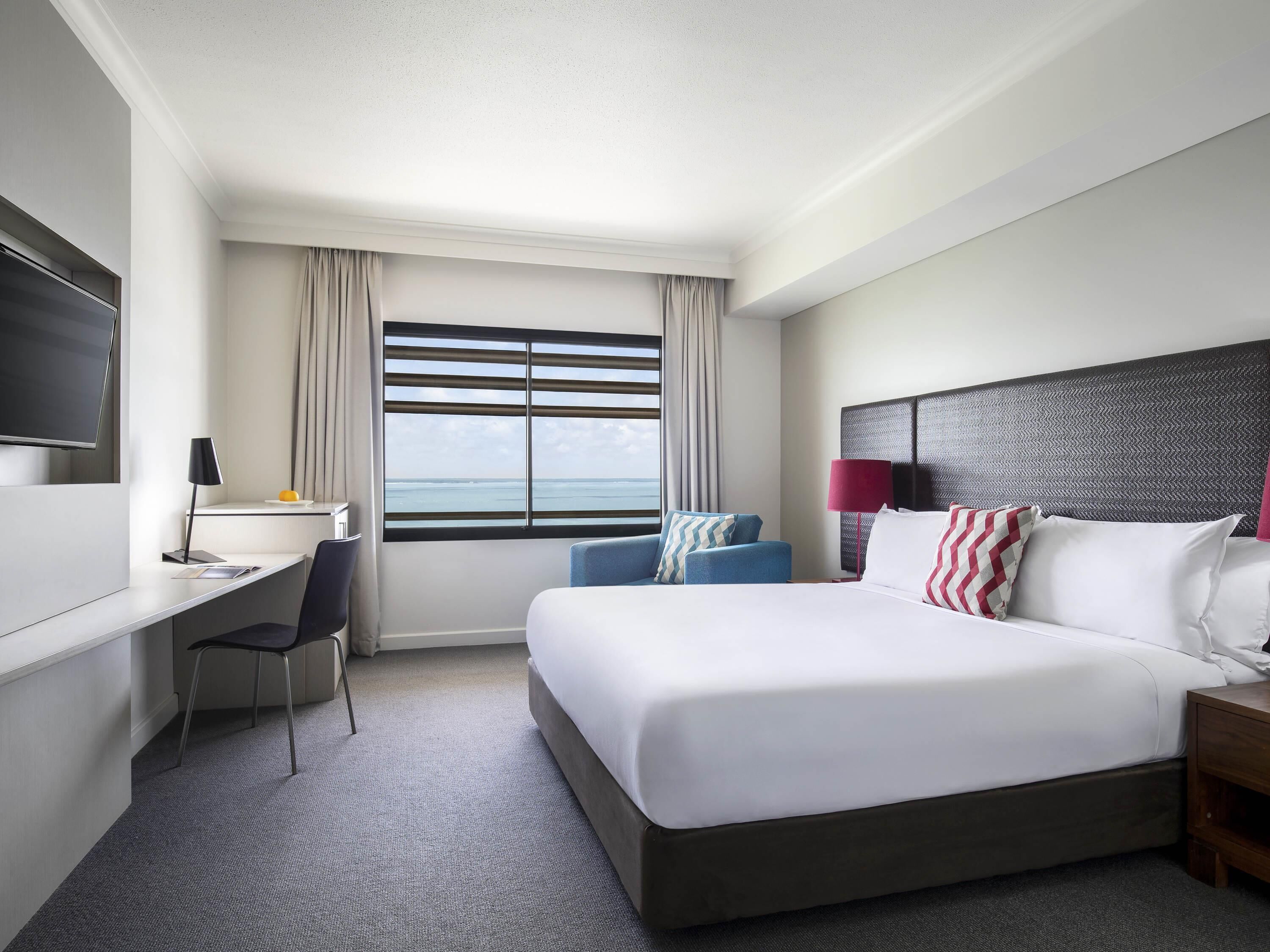 Room, Harbor View | Individually decorated, individually furnished, desk, soundproofing