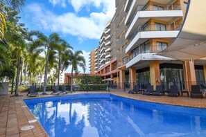 Outdoor pool - Mantra on the Esplanade (Darwin)
