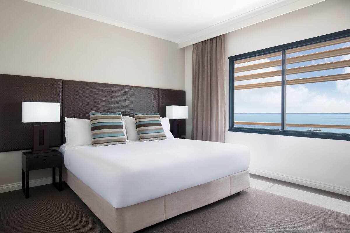 individually decorated, individually furnished, desk, soundproofing