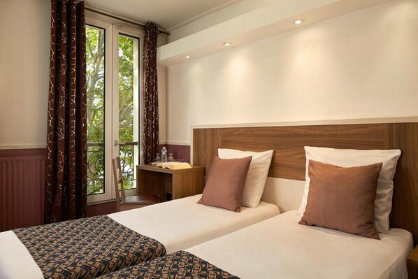 Standard Twin room with bath | In-room safe, desk, blackout drapes, bed sheets - Grand Hotel Nouvel Opera (Paris)