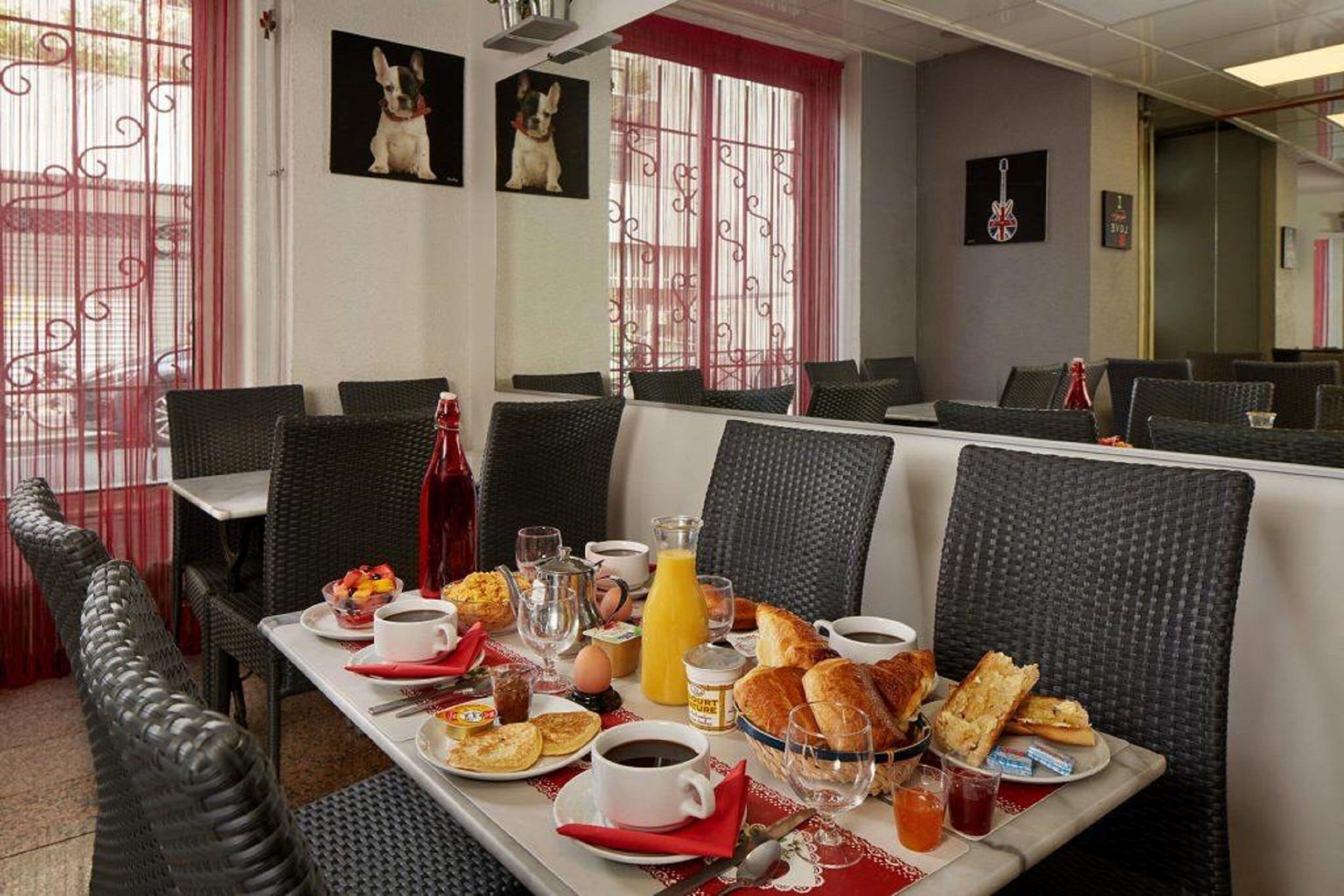 Daily buffet breakfast (EUR 9.80 per person)