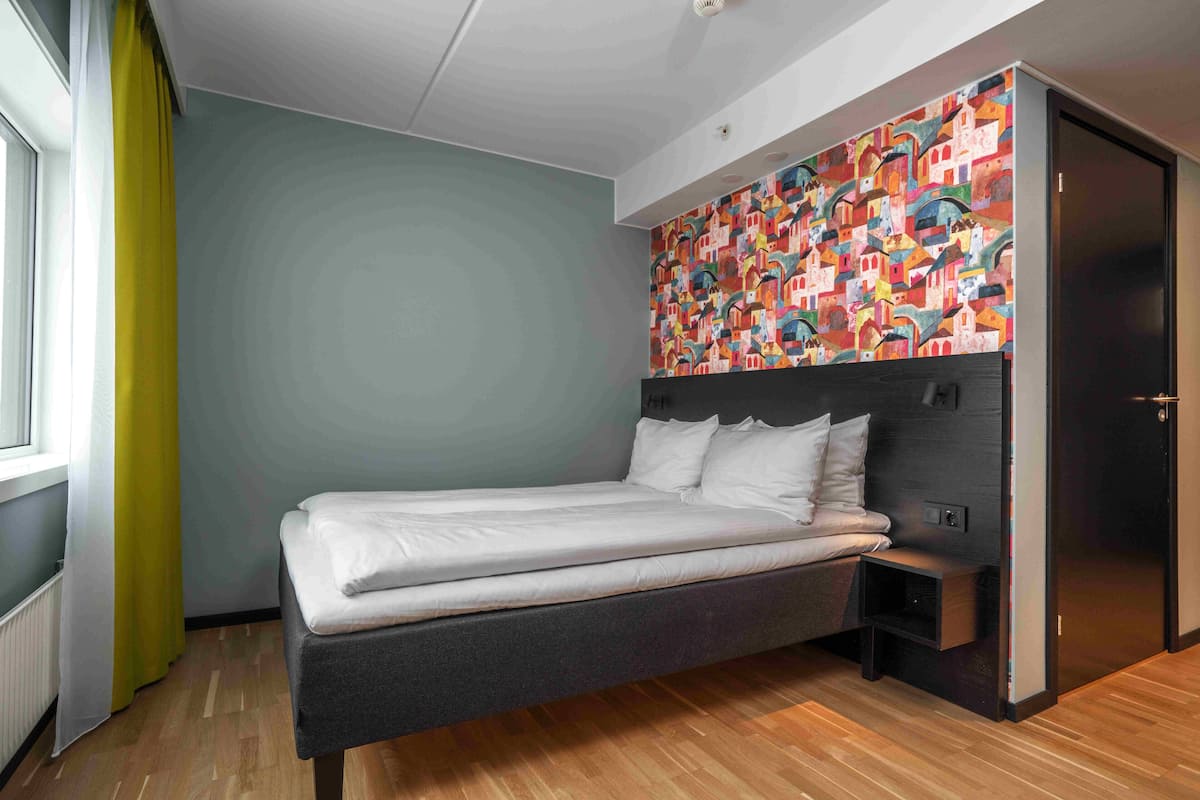 Room, Accessible | Minibar, desk, soundproofing, iron/ironing board