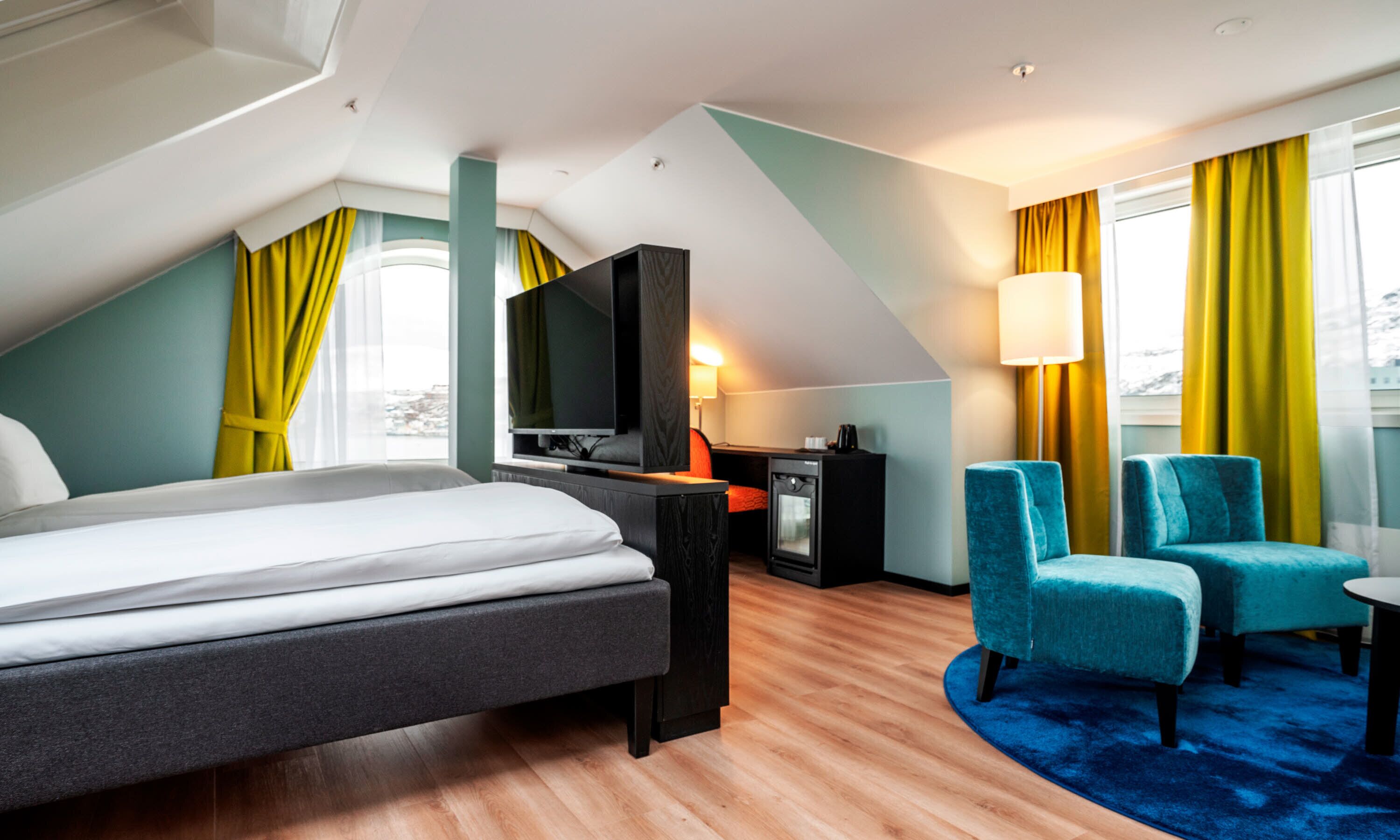 business room, non smoking | 1 bedroom, minibar, desk, soundproofing