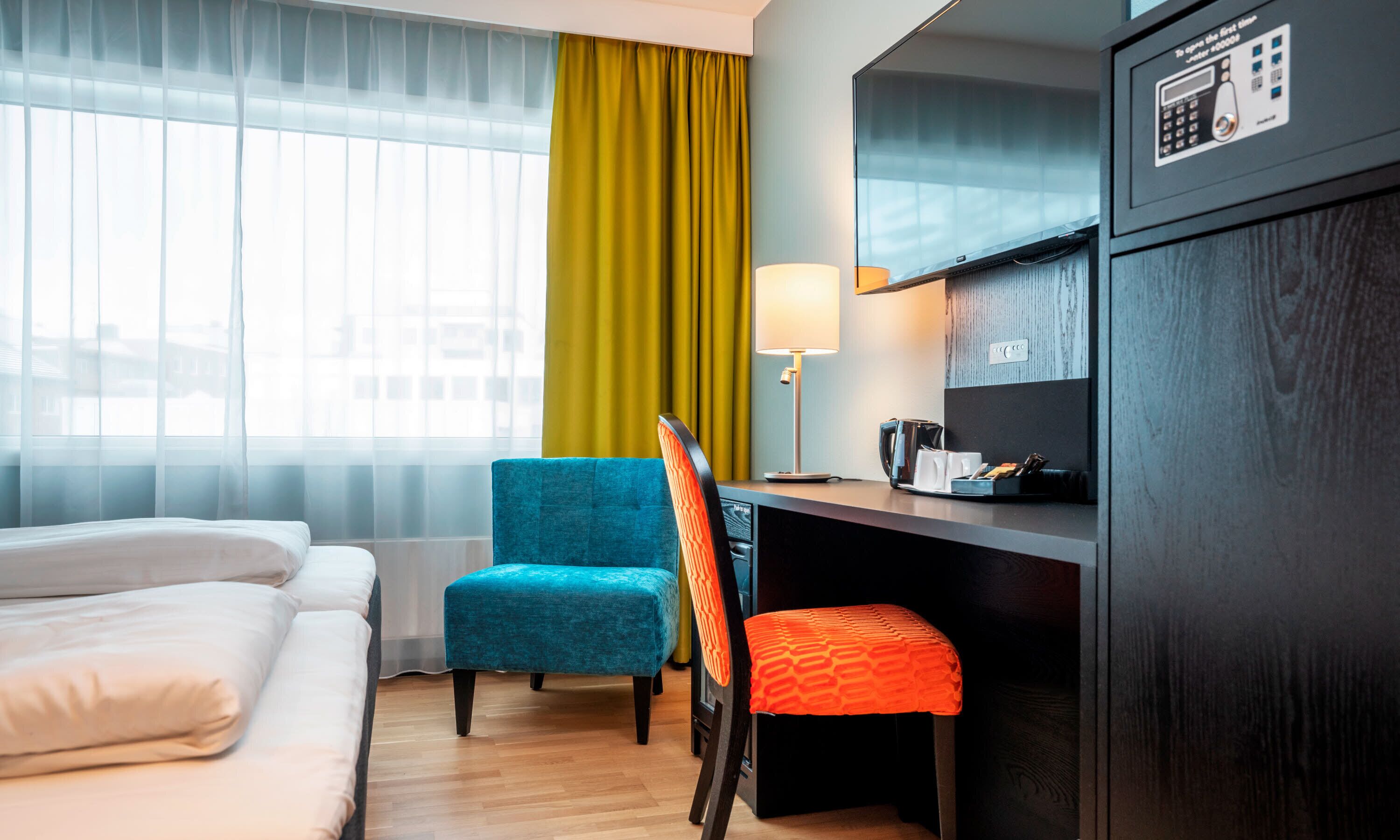 standard twin room, non smoking | 1 bedroom, minibar, desk, soundproofing