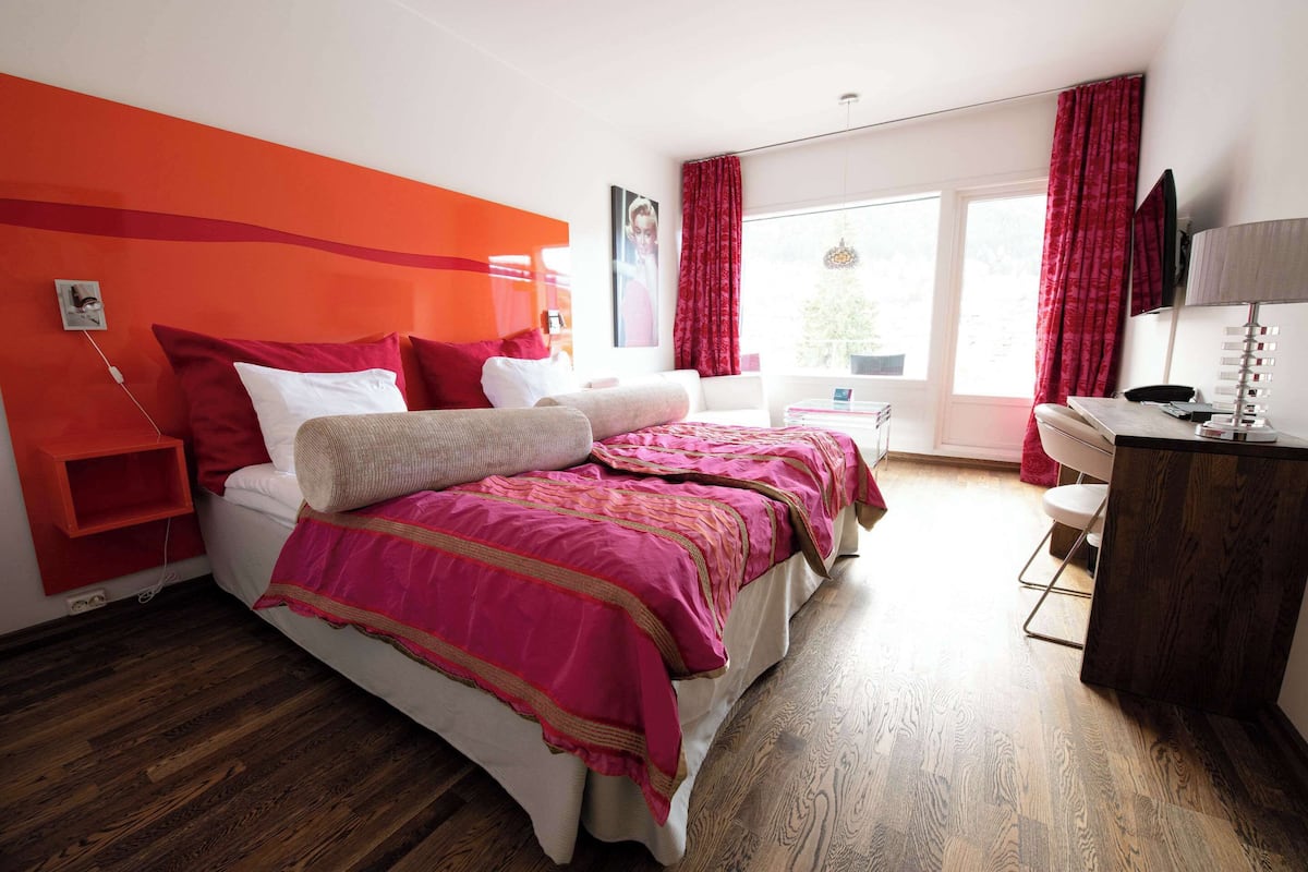 Superior Room, 1 Double Bed, Non Smoking | Desk, laptop workspace, iron/ironing board, free WiFi