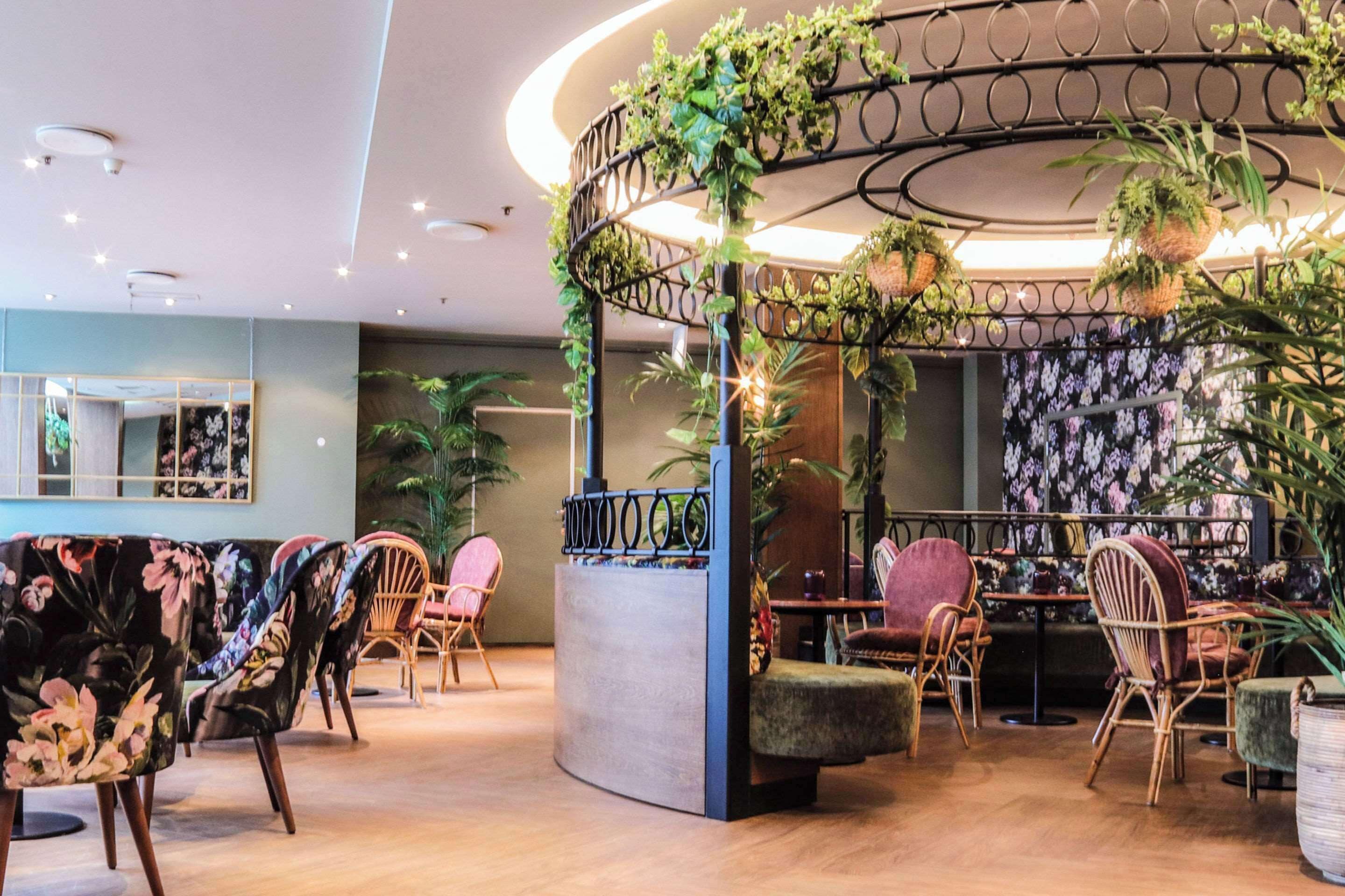 3 restauranter, frokost og middag serveres, italienske retter