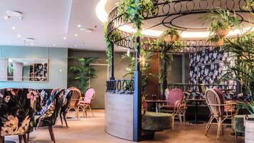 3 restauranter, frokost og middag serveres, italienske retter