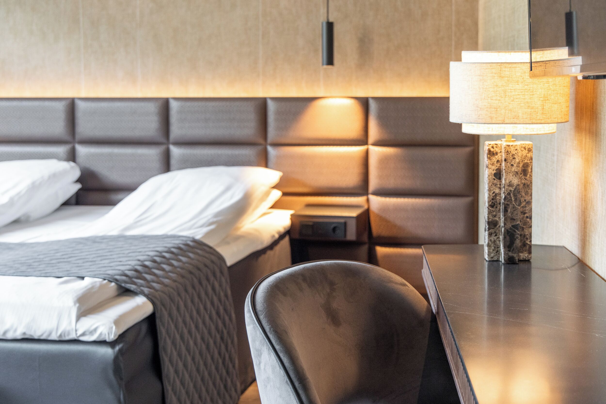 Phòng Suite Junior, 1 giường đôi | Bàn, khu vực làm việc phù hợp cho laptop, bàn ủi/dụng cụ ủi quần áo 