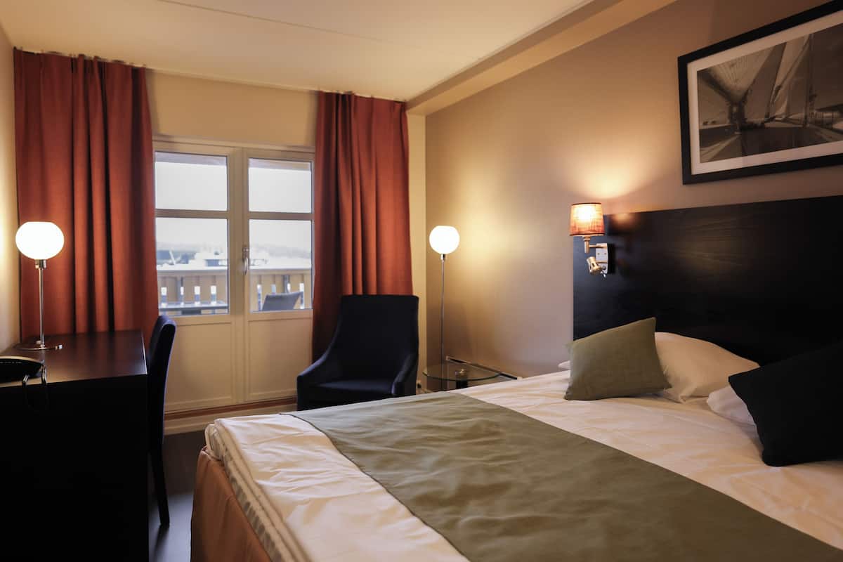 Superior Room, Balcony | Minibar, desk, laptop workspace, iron/ironing board (on request)