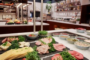 Daily buffet breakfast for a fee - Quality Hotel Floro (Kinn)