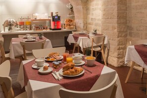 Daily buffet breakfast (EUR 15 per person)