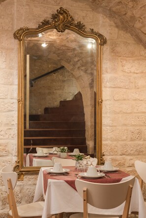 مطعم