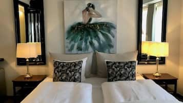 Superior-Doppelzimmer | Allergikerbettwaren, Daunenbettdecken, Minibar, individuell dekoriert