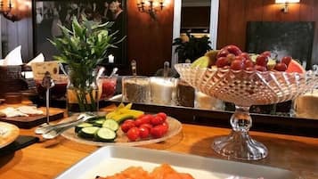 Free daily buffet breakfast