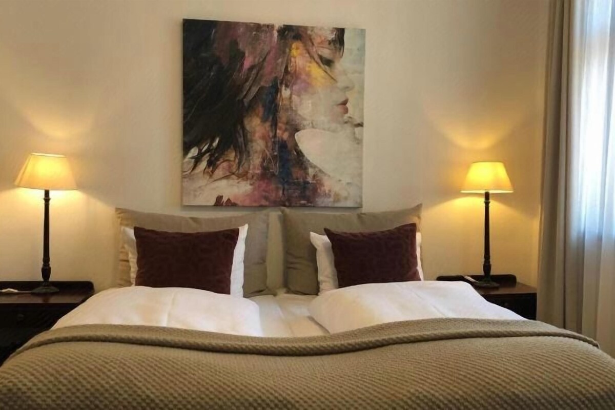 Hypo-allergenic bedding available, down comforters, minibar, desk