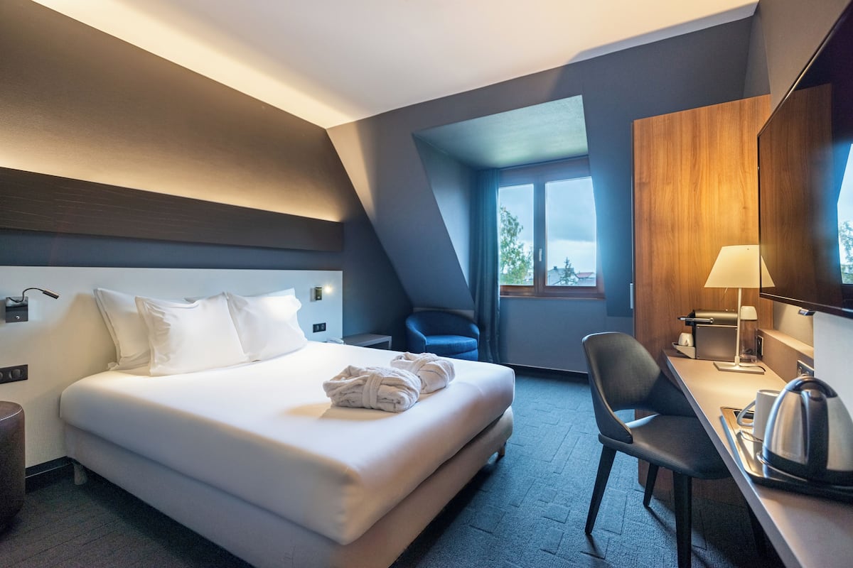 1 bedroom, premium bedding, minibar, in-room safe