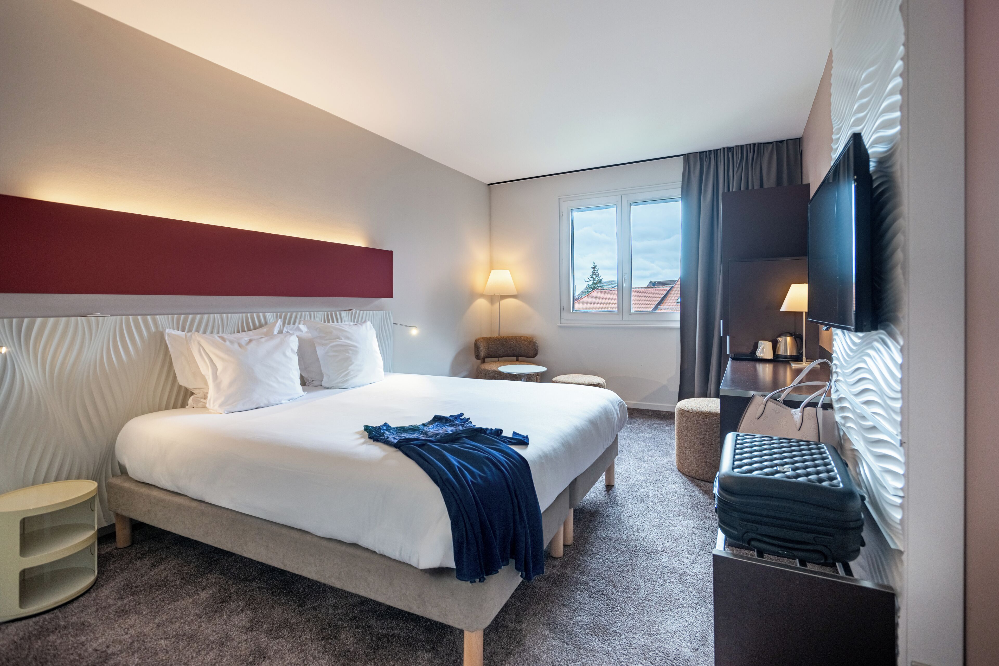 Hochwertige Bettwaren, Minibar, Zimmersafe, Schreibtisch