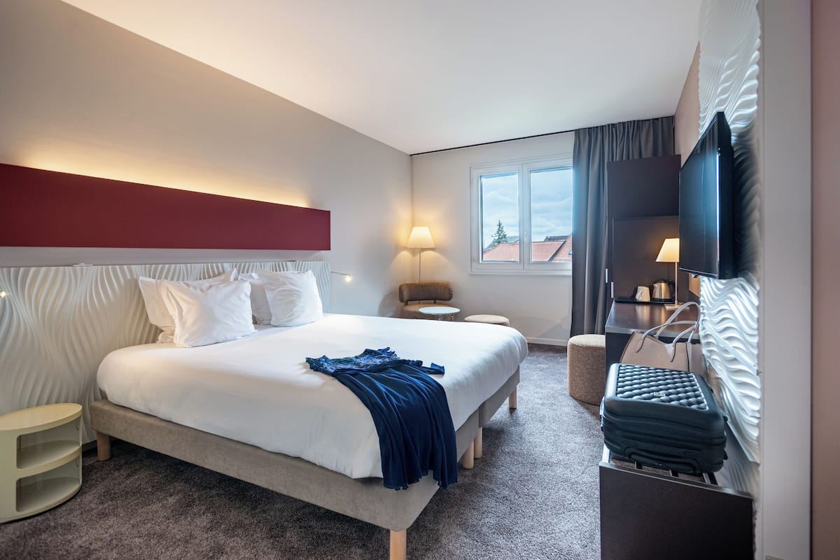 1 bedroom, premium bedding, minibar, in-room safe