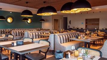 Middag serveres, franske retter