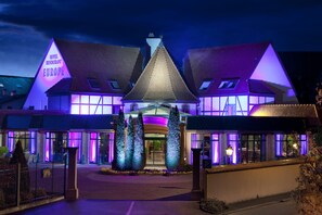 A hotel with a prominent triangular roof and a sign reading "Hotel Restaurant Europe."