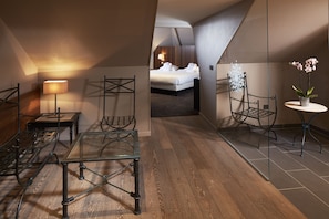 1 quarto, roupas de cama premium, frigobar, cofres nos quartos