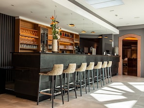 Bar (on property) - Hotel L'Europe Colmar, BW Signature Collection (Horbourg-Wihr)