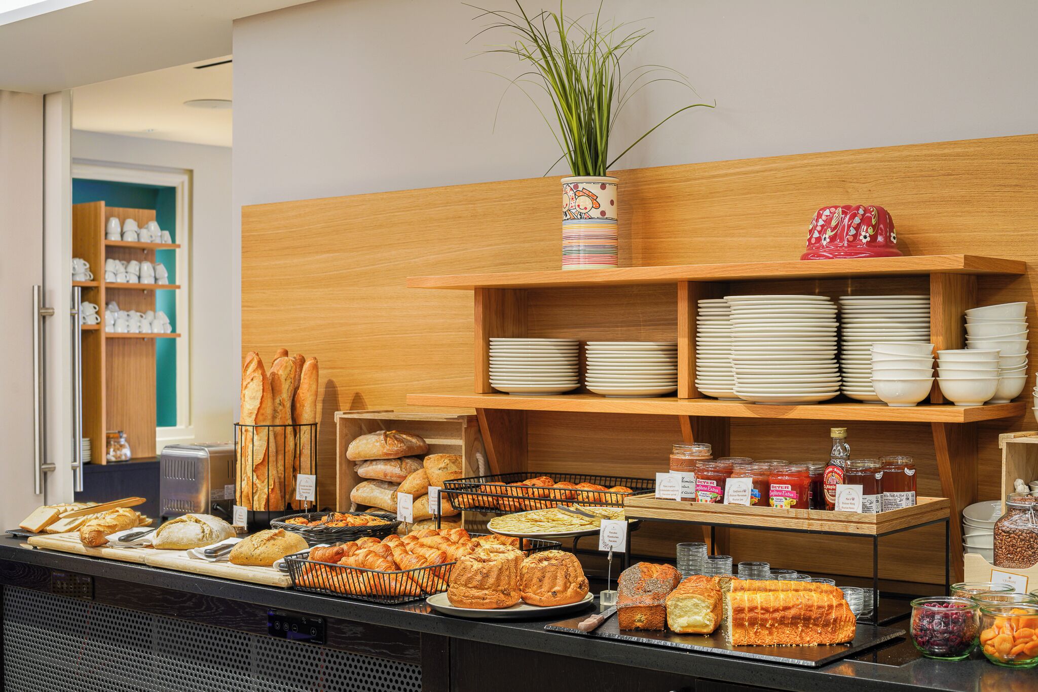 Daily buffet breakfast (EUR 17 per person)