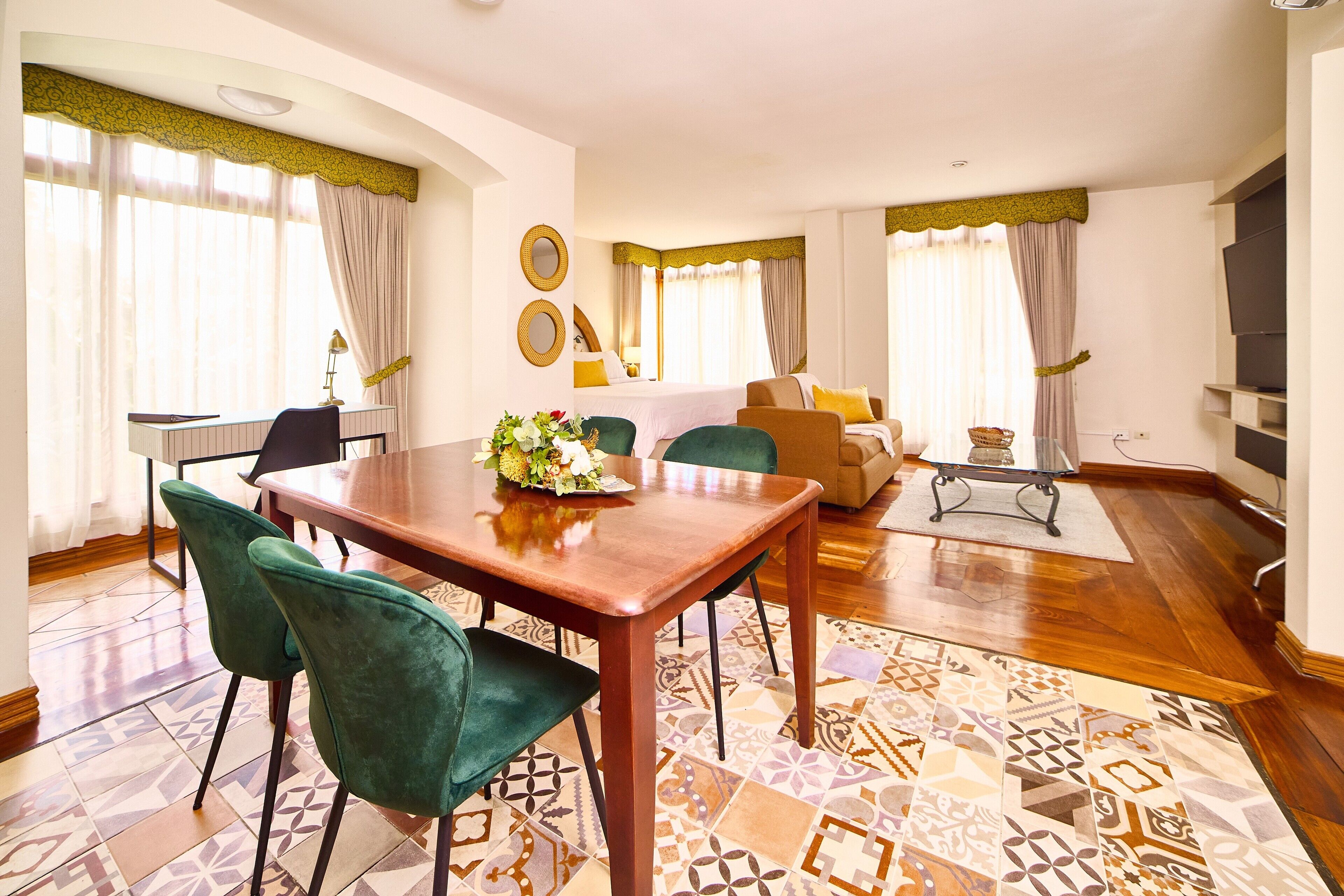 suite, 1 king bed | in-room safe, desk, blackout curtains, free wifi