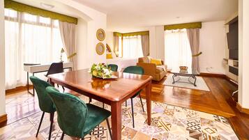 Suite, 1 King Bed | In-room safe, desk, blackout drapes, free WiFi