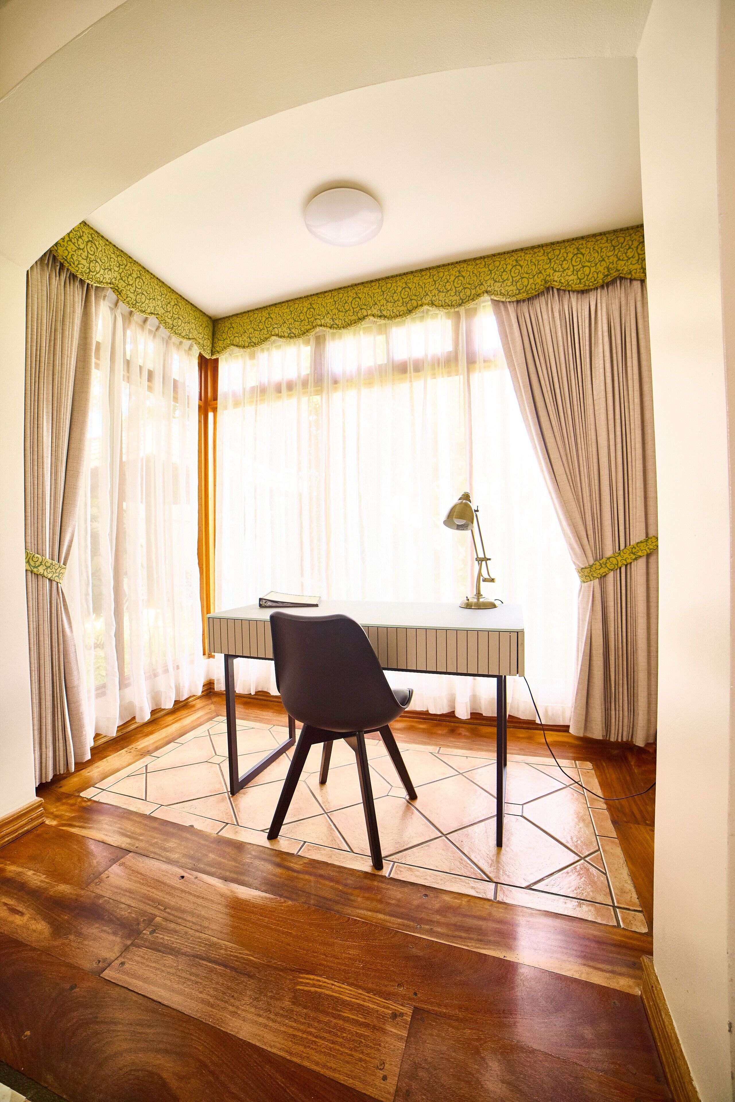 suite, 1 king bed | in-room safe, desk, blackout curtains, free wifi