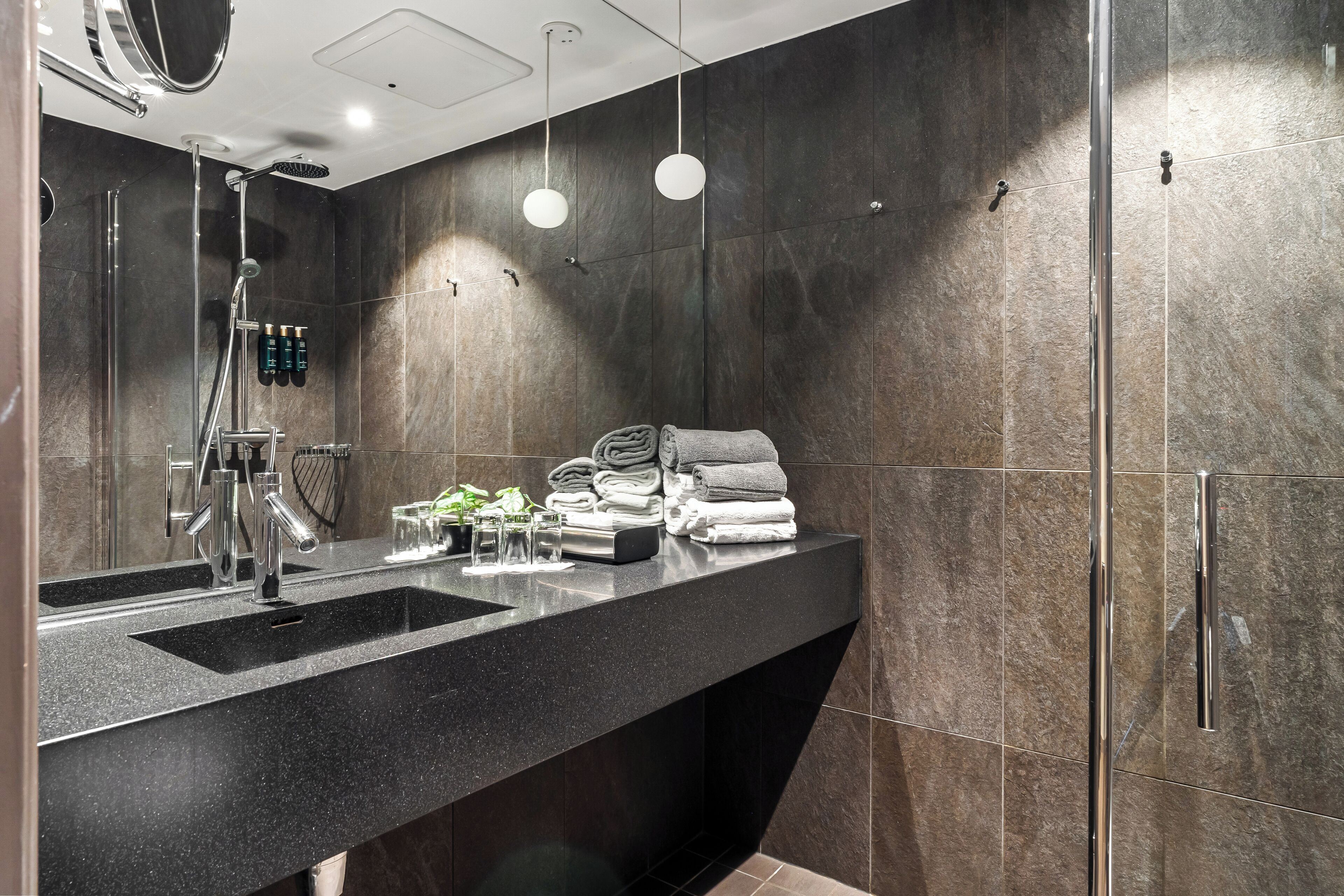 family room, 1 double bed, non smoking | bathroom | shower, hair dryer, heated floors, towels