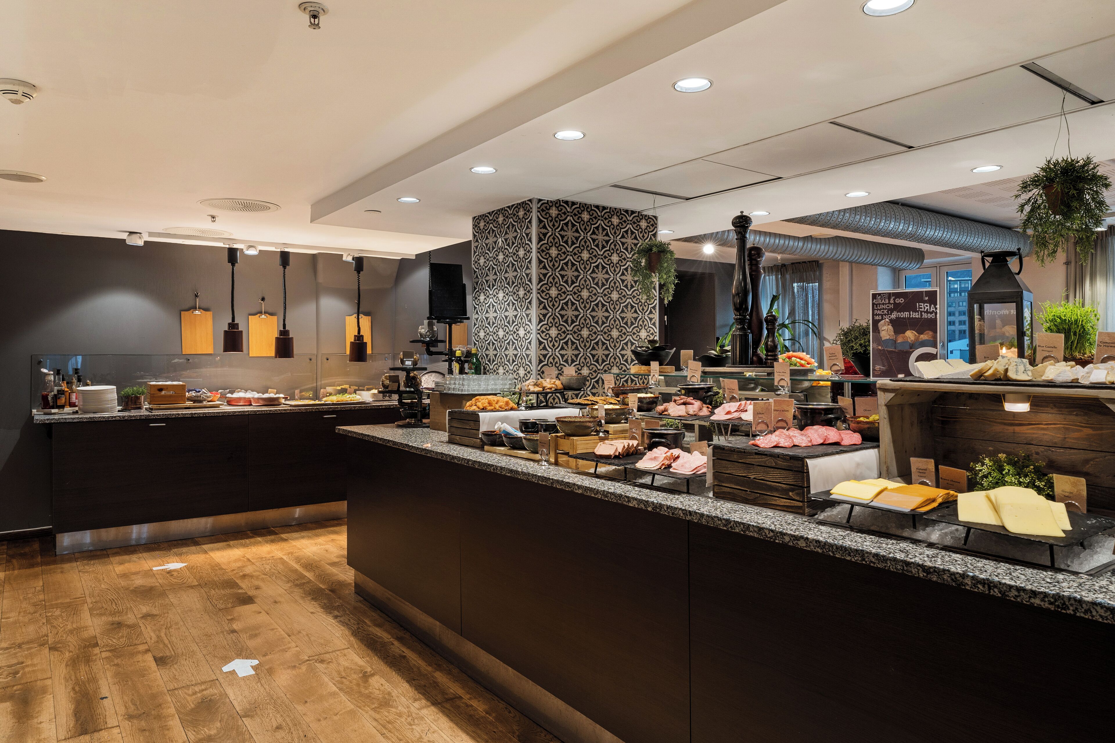 free daily breakfast