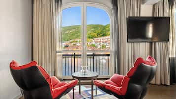 Deluxe-Zimmer, 1 Doppelbett, Nichtraucher | Zimmersafe, Schreibtisch, Bügeleisen/Bügelbrett, Bettwäsche