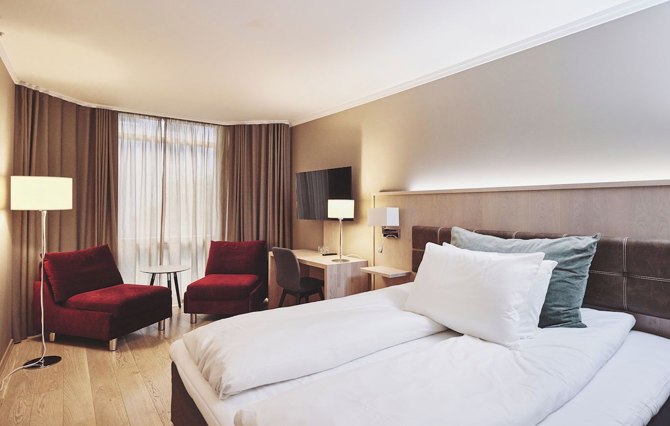 标准双人房 | 加厚床垫、办公桌、笔记本电脑工作区、遮光窗帘