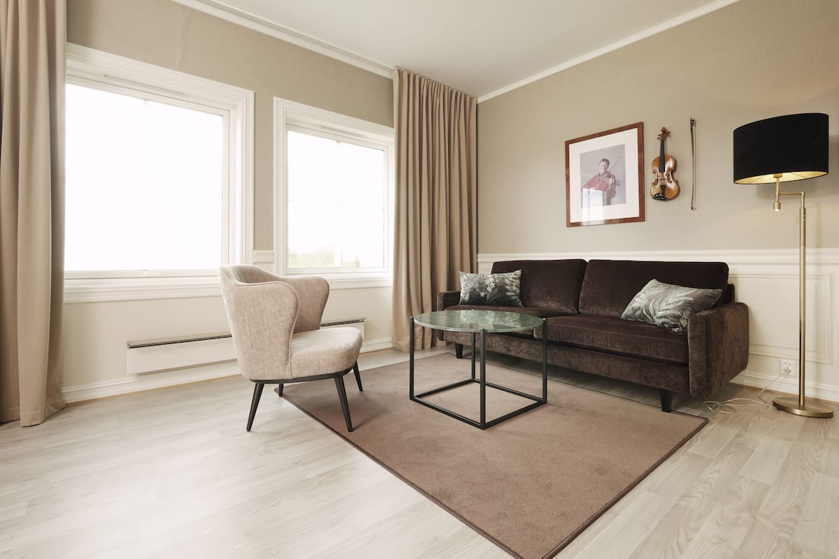 junior suite | premium bedding, desk, iron/ironing board, rollaway beds