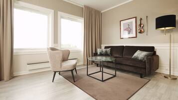 Juniorsvit | SÀngtillbehör av högsta kvalitet, skrivbord och strykjÀrn/strykbrÀda