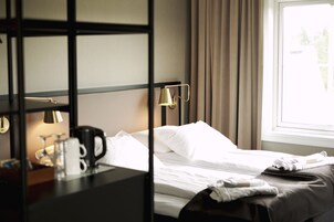 Junior Suite | Premium bedding, desk, iron/ironing board, rollaway beds