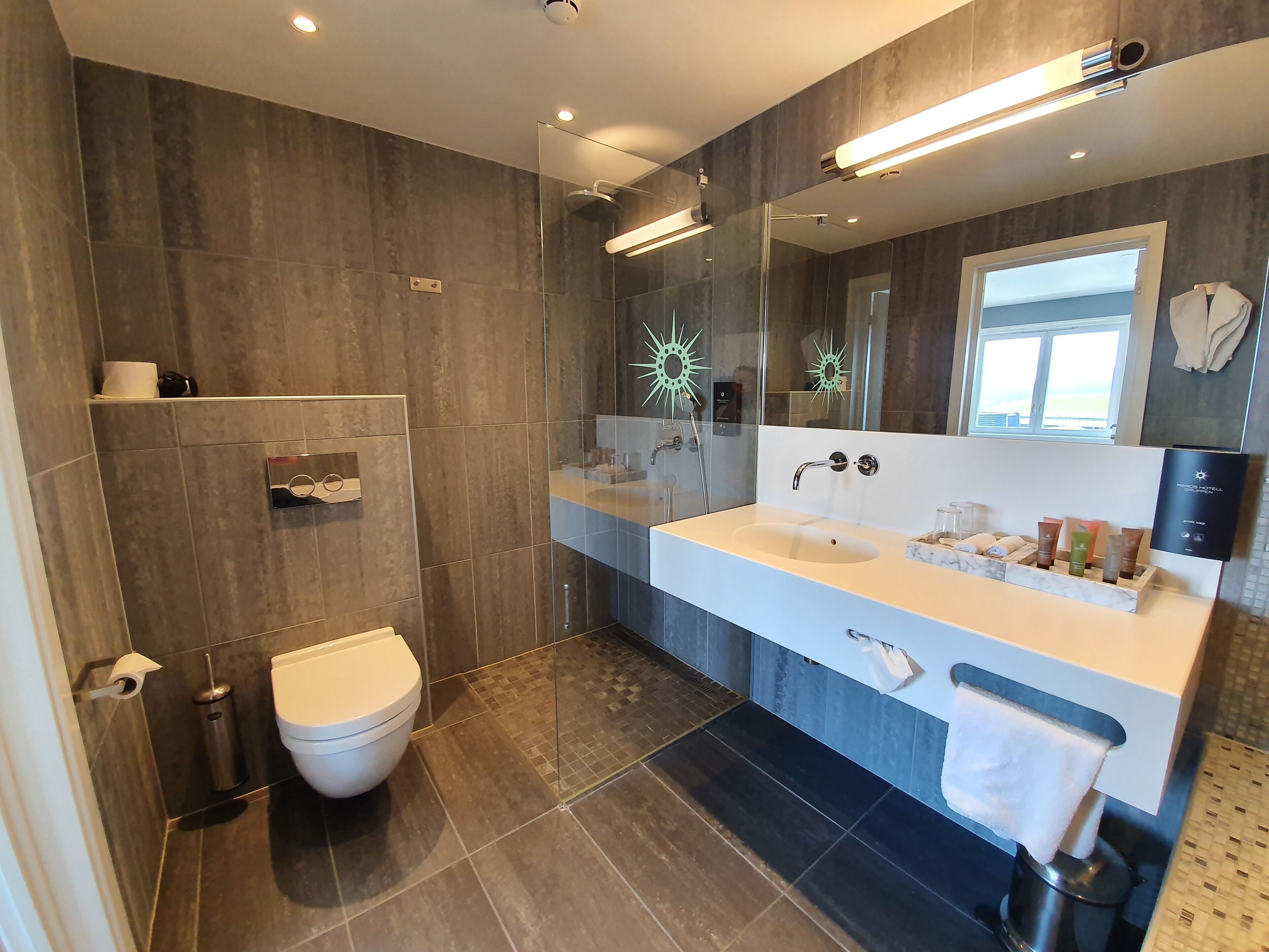 junior suite | bathroom | shower, eco-friendly toiletries, hair dryer, towels
