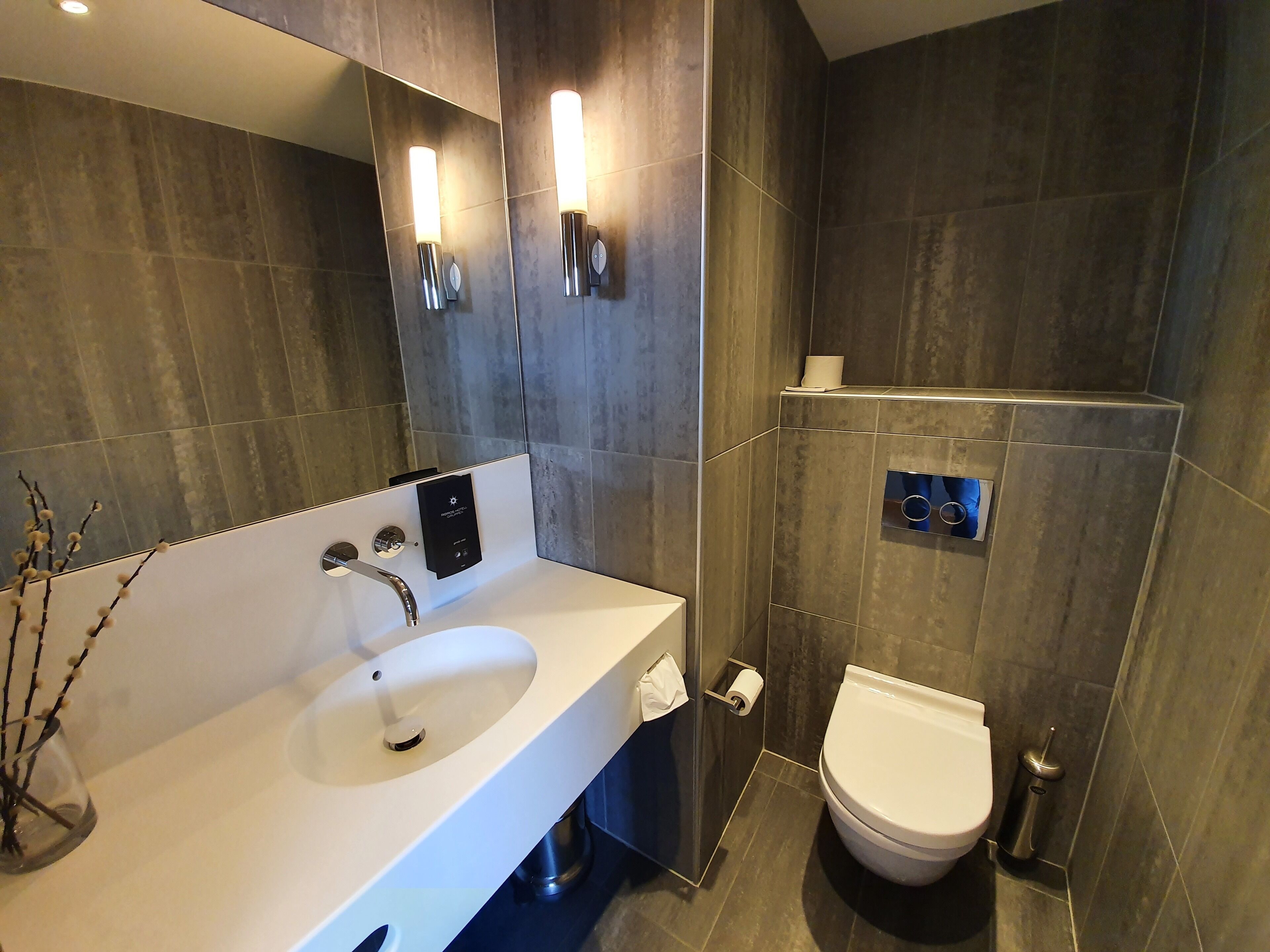 junior suite | bathroom | shower, eco-friendly toiletries, hair dryer, towels