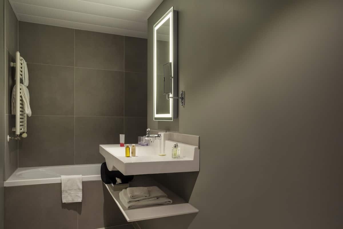 Superior Suite, 1 Katil Ratu (Queen) dengan Katil Sofa | 1 bilik tidur, bar mini, peti besi dalam bilik, meja