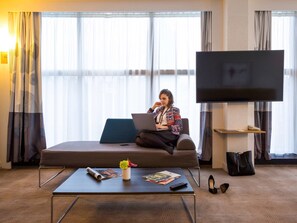 Superior-Suite, 1 Queen-Bett und Schlafsofa | Minibar, Zimmersafe, Schreibtisch, Verdunkelungsvorhänge