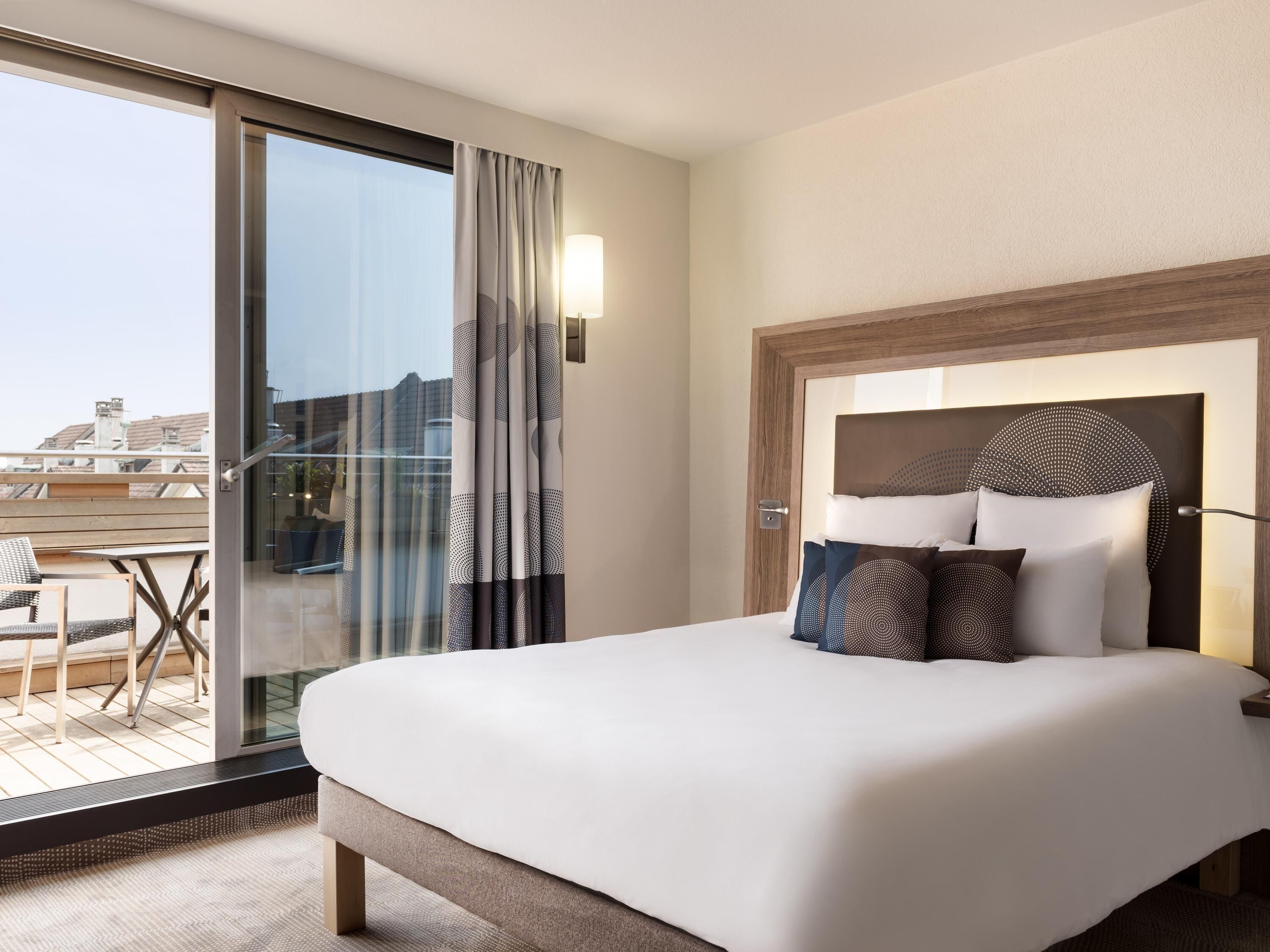 Executive Room, 1 Double Bed | Down comforters, minibar, in-room safe, desk