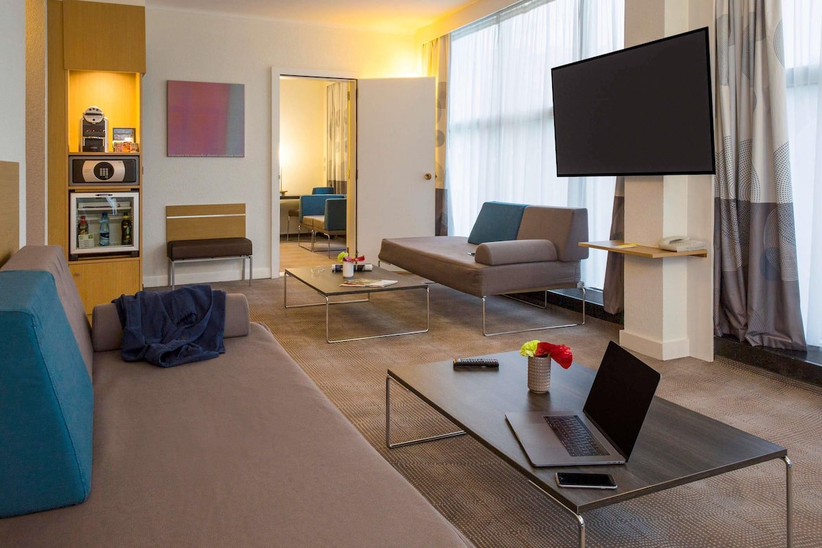 슈피리어 스위트, 퀸사이즈침대 1개 및 소파베드 | 오리/거위털 이불, 미니바, 객실 내 금고, 책상