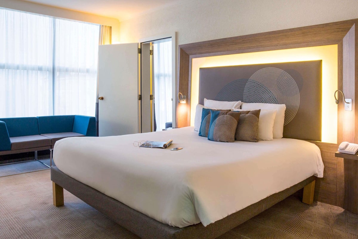 Superior Suite, 1 Queen Bed with Sofa bed | Down duvets, minibar, in-room safe, desk