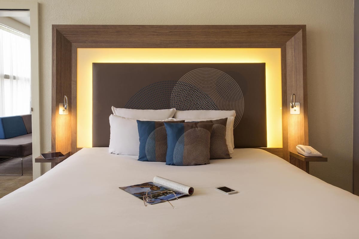 Suite supérieure, 1 grand lit et 1 canapé-lit | Couette en duvet, minibar, coffre-fort, bureau