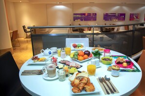 Morgenmadsbuffet hver dag (32 CHF pr. person)