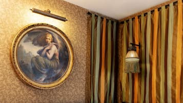 Quarto luxo, ar-condicionado (Possibilité de lits twin sur demande) | Roupas de cama premium, frigobar, cofres nos quartos